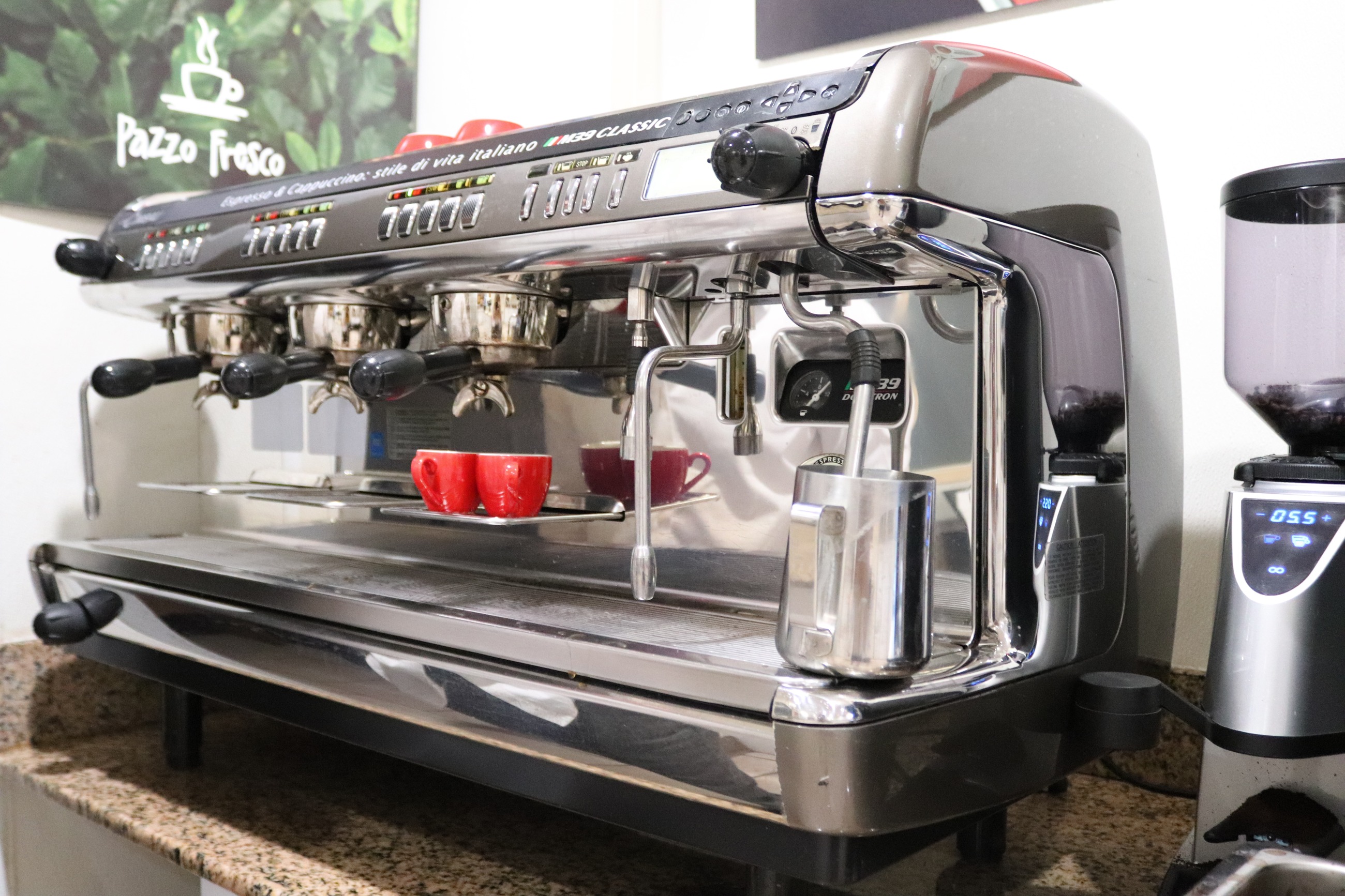 Commercial espresso machine with Pazzo Fresco cups